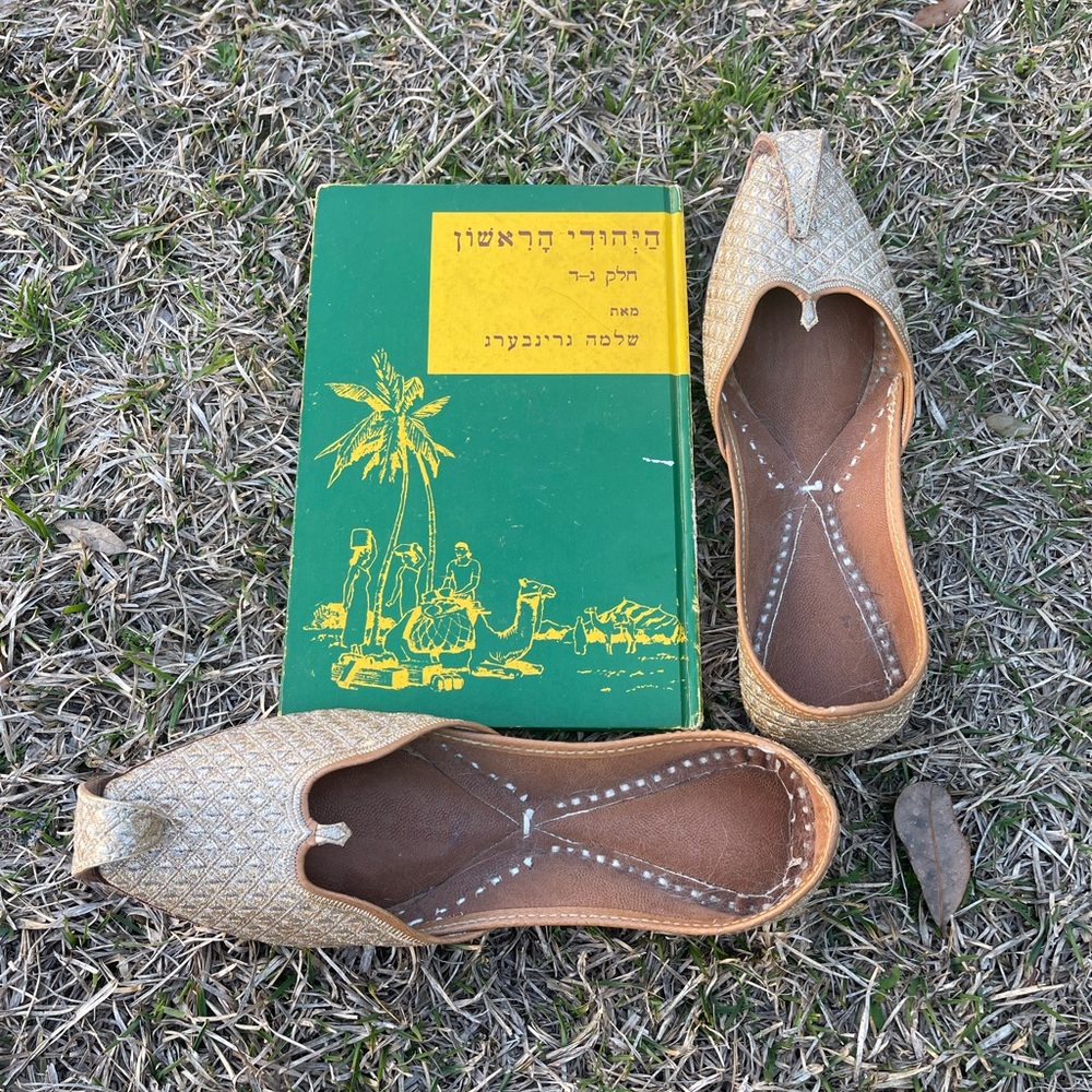 Vintage Gold Embroidered Curl Toe Shoes Size# 6 with book.